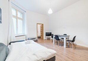 1 makuuhuone, silitysrauta/-lauta, vuodevaatteet