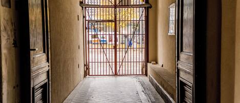 المنشأة من الداخل