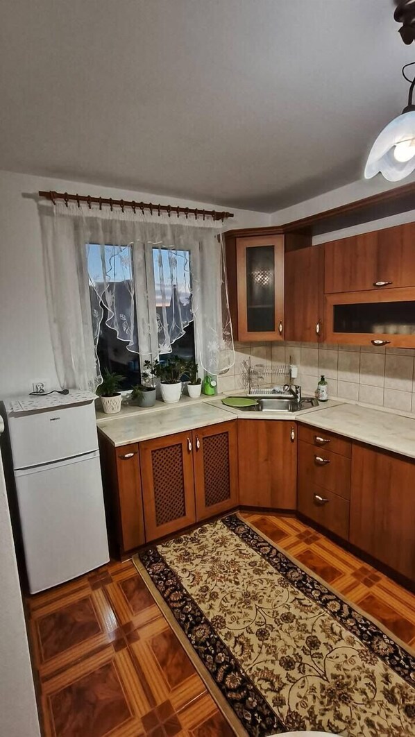 Réfrigérateur, four, plaque de cuisson