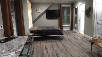 Iron/ironing board, internet, bed sheets