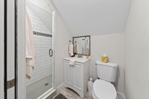 A bathroom with a shower, toilet, and sink. - Downtown Guilford Studio - Walk to Green, Beach & Train (Guilford)