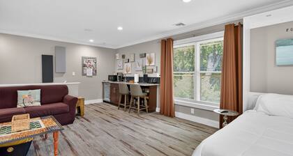 Downtown Guilford Studio - Walk to Green, Beach & Train