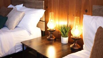 Schreibtisch, Bügeleisen/Bügelbrett, Reisekinderbett, WLAN