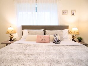 6 bedrooms, desk, iron/ironing board, travel crib