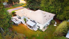 Exterior - Stylish House w/ Huge Backyard, A/C & Pet Welcome (Seattle)