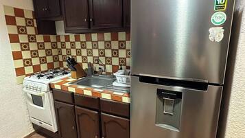 Micro-ondes, four, plaque de cuisson