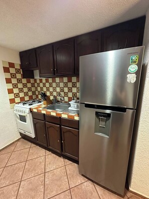 Micro-ondes, four, plaque de cuisson