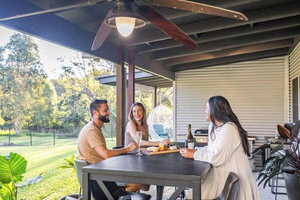 屋外ダイニングエリア