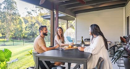 Homestead - Creekside Stay
Entertainers paradise immersed in nature with creek.