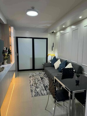 Interior - Chic Retreat in Pasay City - Scandinavian With Balcony Facing Mall Of Asia (Pasay)