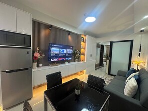 Living room - Chic Retreat in Pasay City - Scandinavian With Balcony Facing Mall Of Asia (Pasay)