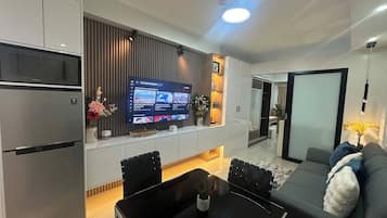 Apartemen, 1 kamar tidur, Boleh Merokok, balkon | Ruang keluarga
