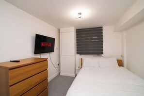 3 chambres, fer et planche à repasser, Wi-Fi, draps fournis