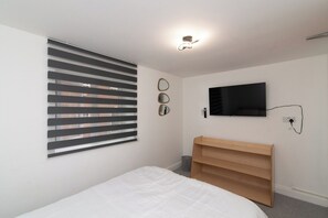 3 bedrooms, iron/ironing board, WiFi, bed sheets - Bright 3 Bed Ground Floor Flat - Derby (Derby)