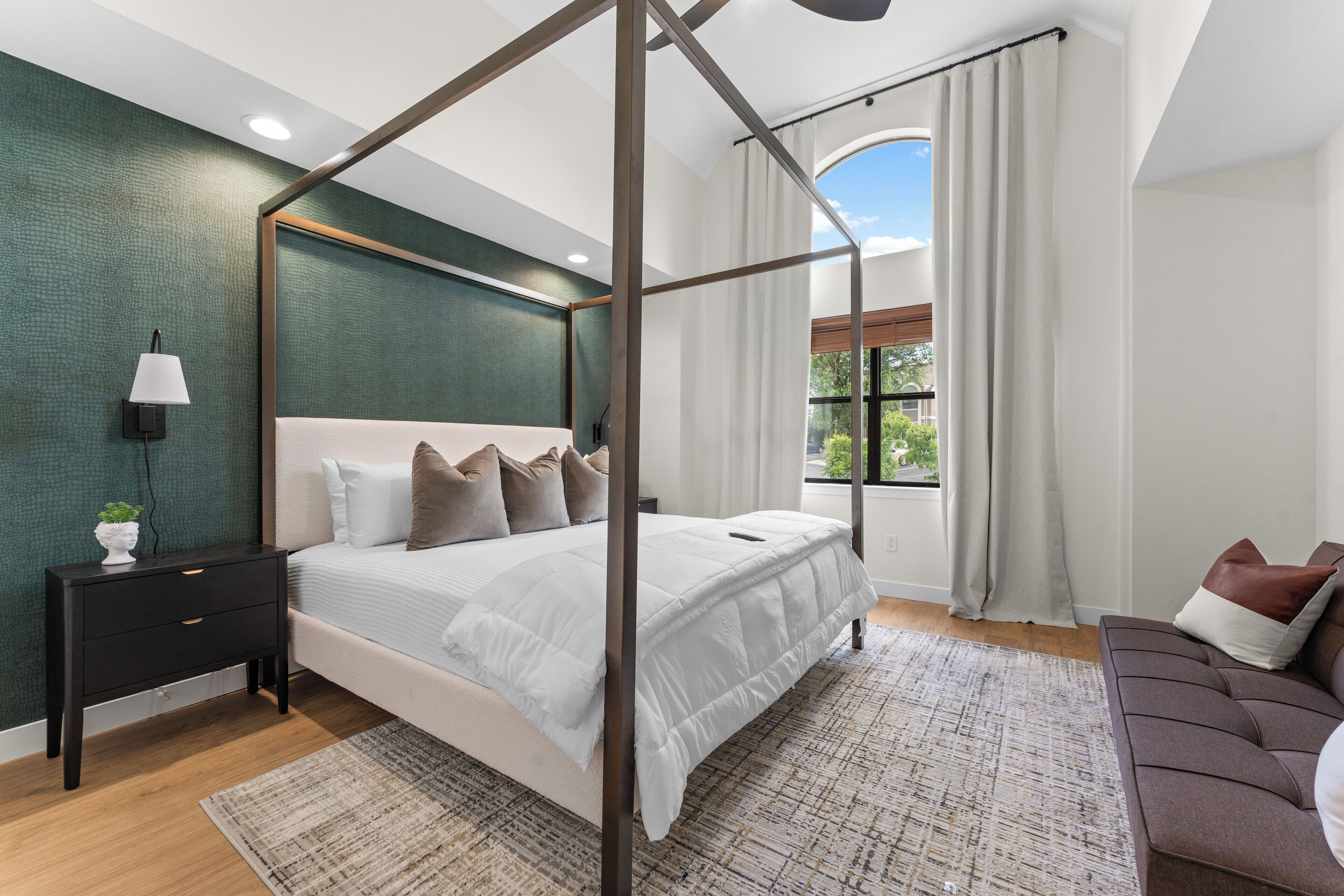 4 bedrooms, iron/ironing board, free WiFi, bed sheets