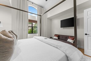 4 bedrooms, iron/ironing board, free WiFi, bed sheets