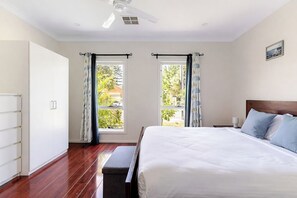 3 chambres, fer et planche à repasser, Wi-Fi, draps fournis