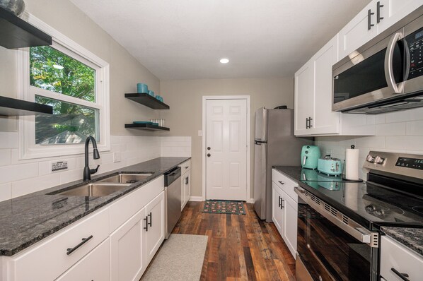 ميكروويف، فرن، موقد طهي مسطح، غسالة أطباق