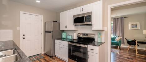 Microonde, forno, piano cottura, lavastoviglie