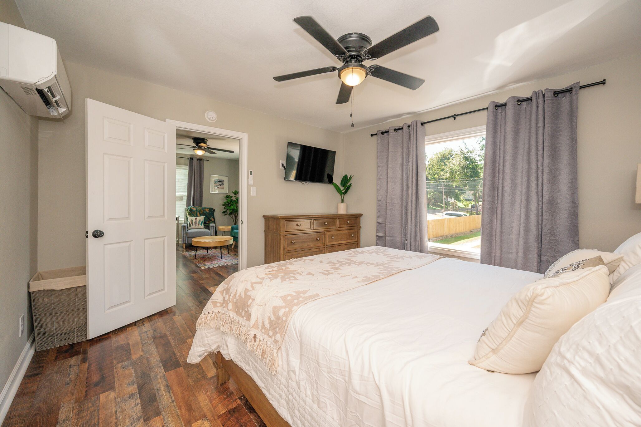 1 slaapkamer, een strijkplank/strijkijzer, gratis wifi, beddengoed