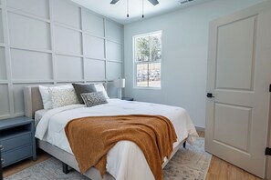 Iron/ironing board, WiFi, bed sheets - 3-bedroom Home in South Springfield (Springfield)