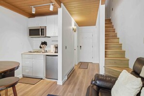 Living area - Edelweiss Loft | Ski-In Ski-Out Studio Steps from Warm Springs Lift (Ketchum)