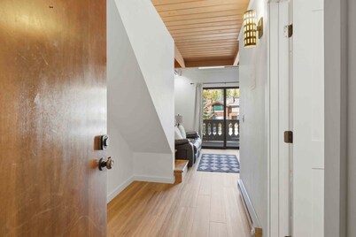 Edelweiss Loft | Ski-In Ski-Out Studio Steps from Warm Springs Lift