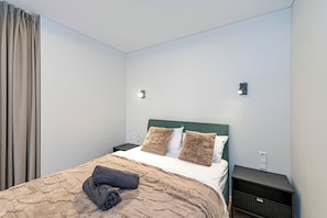 2 habitaciones, tabla de planchar con plancha, wifi y ropa de cama