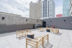 Terrace/patio - Luxury City Centre, RiverValley View (Edmonton)