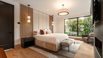 5 bedrooms, free WiFi, bed sheets