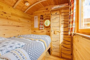 2 多间卧室、上网接入