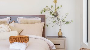 1 bedroom, WiFi - Villa Minto: Luxury Off-Grid Flower Farm Stay (Flowerdale)