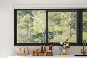 Interior - Villa Minto | Luxury Flower Farm Stay (Flowerdale)