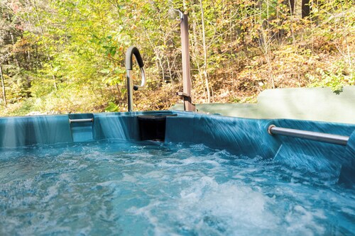 Hot Tub, Wood-burning Fireplace on Four Acres of Forest
