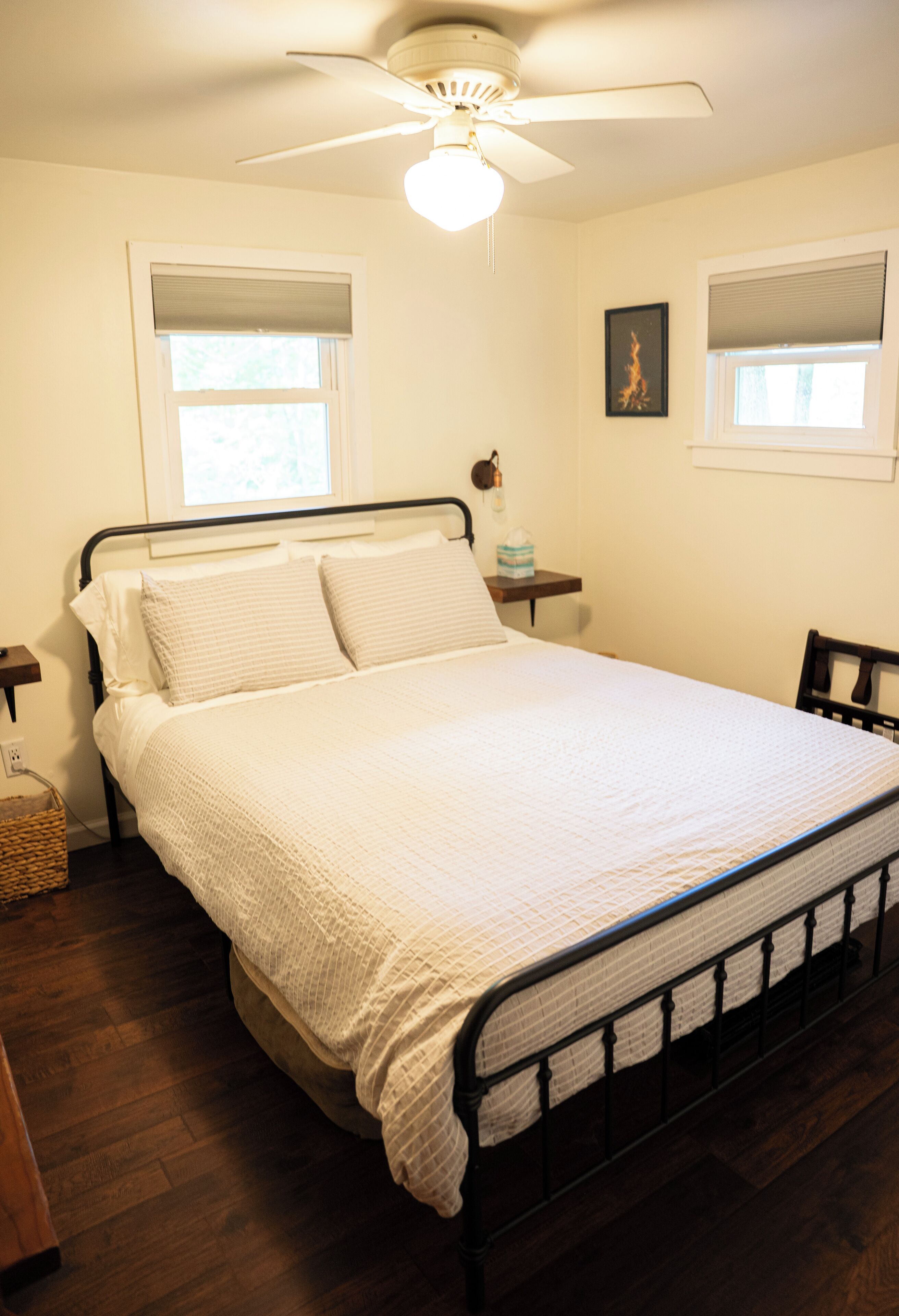 2 室のベッドルーム、アイロン / アイロン台、WiFi (無料)、ベッドシーツ