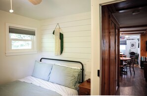 Iron/ironing board, free WiFi, bed sheets