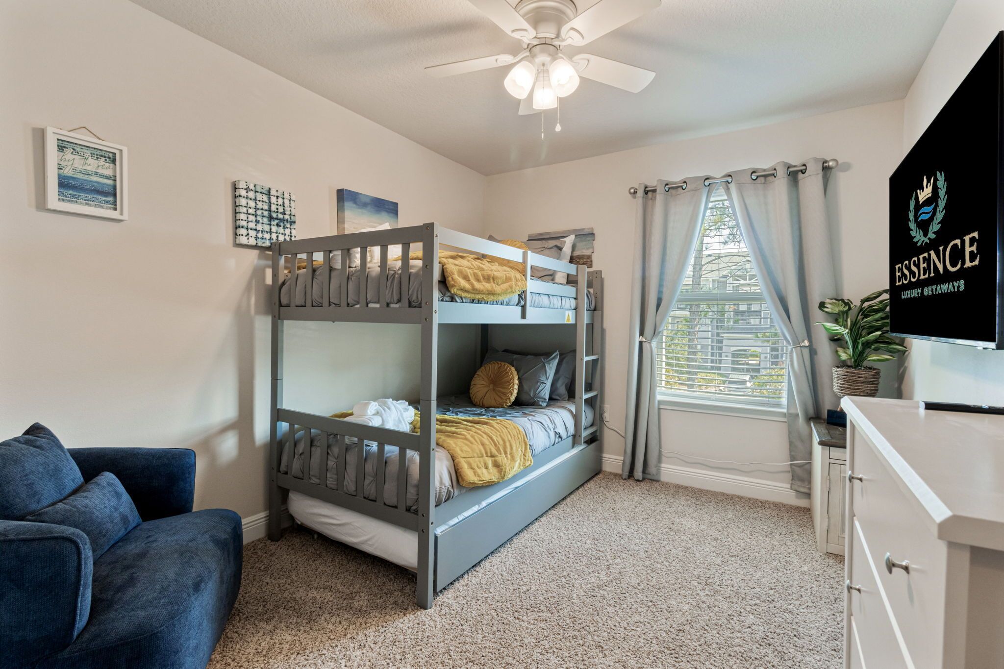 3 bedrooms, desk, iron/ironing board, travel crib