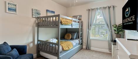 3 bedrooms, desk, iron/ironing board, travel crib