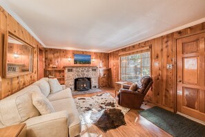 Smart TV, fireplace - Diana's Cabin by Tahoe Getaways - Pet-Friendly 2BR in Kings Beach w/ Backyard + Walk to Lake! (Tahoe Vista)