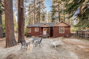Outdoor dining - Diana's Cabin by Tahoe Getaways - Pet-Friendly 2BR in Kings Beach w/ Backyard + Walk to Lake! (Tahoe Vista)