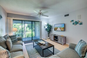 TV - Sun Stack at Runaway Bay 251 by SeaBreeze Vacation (Bradenton Beach)