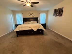 3 bedrooms, desk, iron/ironing board, free WiFi