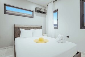 3 bedrooms, iron/ironing board, WiFi - BRAND NEW Modern 3BR2BA~BBQ~Patio~Great Location (Noord)