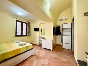 City Apartment | Blackout drapes, iron/ironing board, free WiFi - Casa Nicanto (Meta)