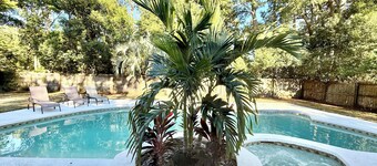 Unique Gem 3-bedroom 85” TV living 75” master Pool