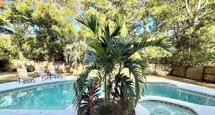 Unique Gem 3-bedroom 85” TV living 75” master Pool