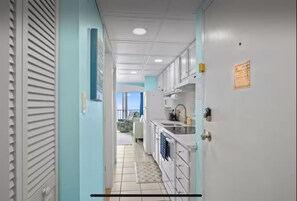 Fridge, microwave, oven, stovetop - Ocean Breeze at Decatur House (Ocean City)
