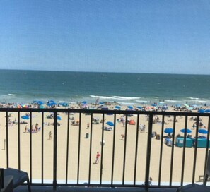On the beach - Ocean Breeze at Decatur House (Ocean City)