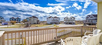 Oyster | Dog-Friendly Townhouse w/ Ocean Views