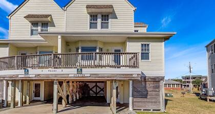 Oyster | Dog-Friendly Townhouse w/ Ocean Views